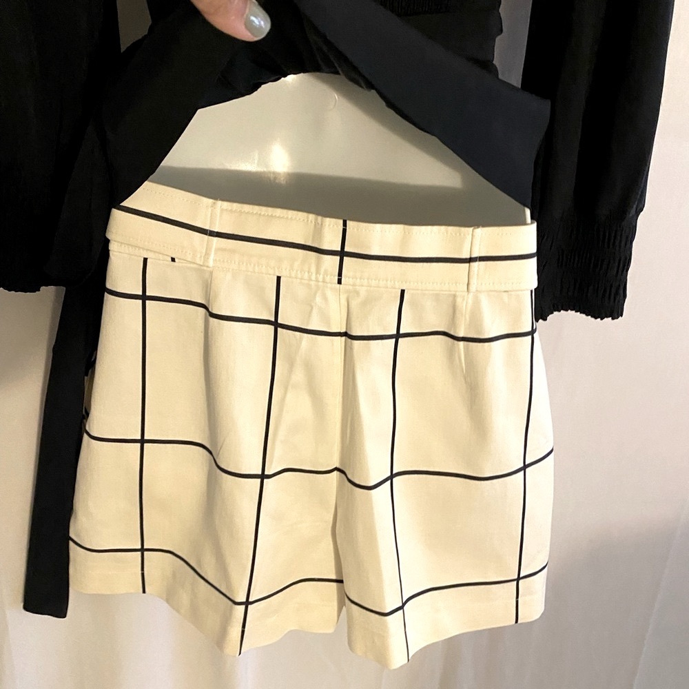 Escada Windowpane Patterned Shorts - image 7